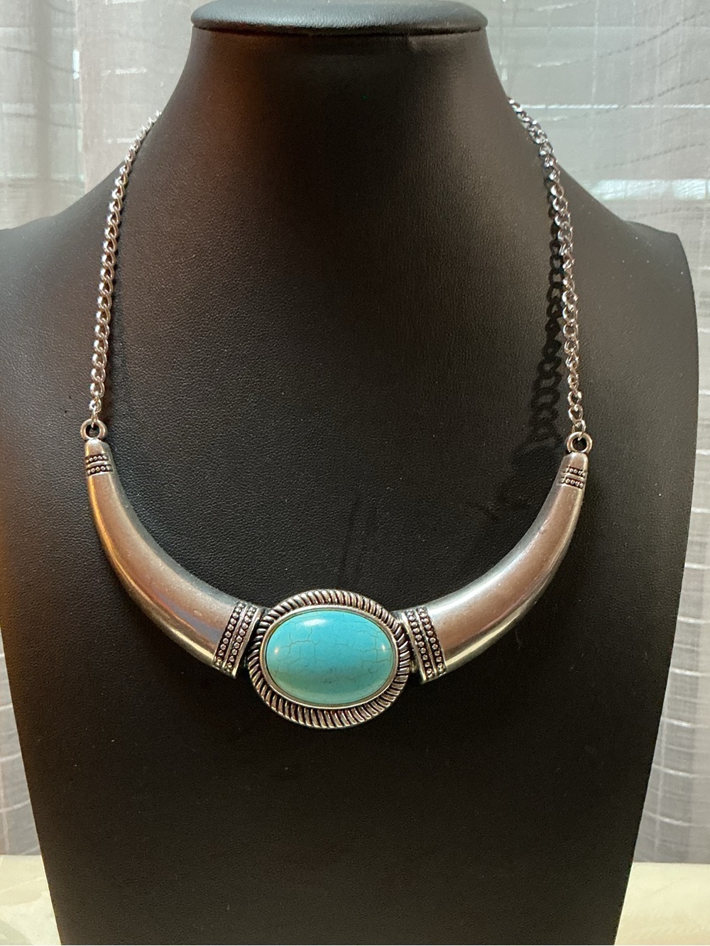 Faux Turquoise Crescent Southwestern Style Silver Tone Collar Pendant Necklace